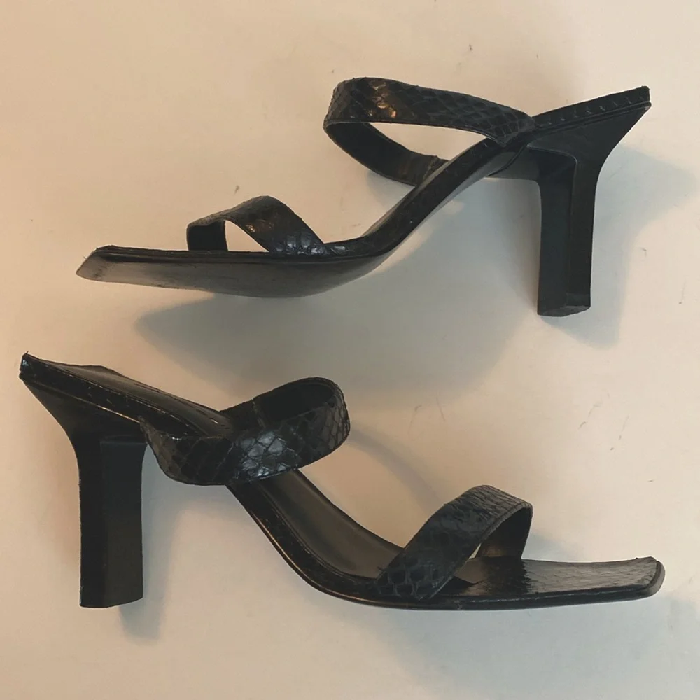 Bandolino SW Violas Black Snakeskin Heeled Sandals EUC